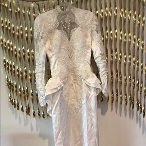 Gorgeous Vintage Wedding Dress! Detachable train!